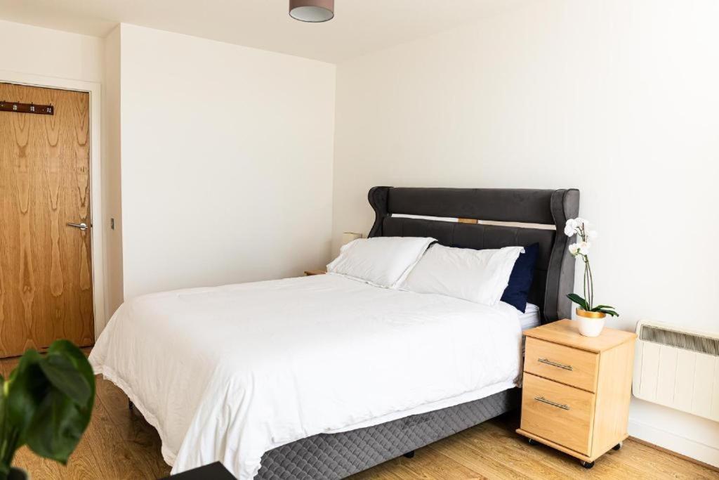 Modern 2 Bedroom Apartment Near Tower Bridge Free Parking Londra Exterior foto