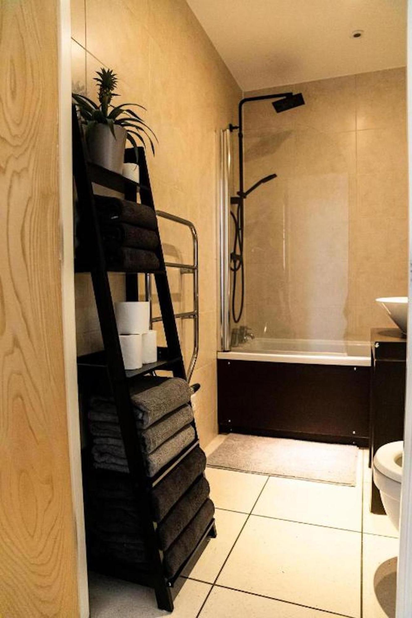 Modern 2 Bedroom Apartment Near Tower Bridge Free Parking Londra Exterior foto